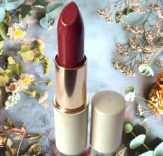 ESTEE LAUDER FUTURIST FULL TREATMENT LIPSTICK SPF15 - FORWARD FIG