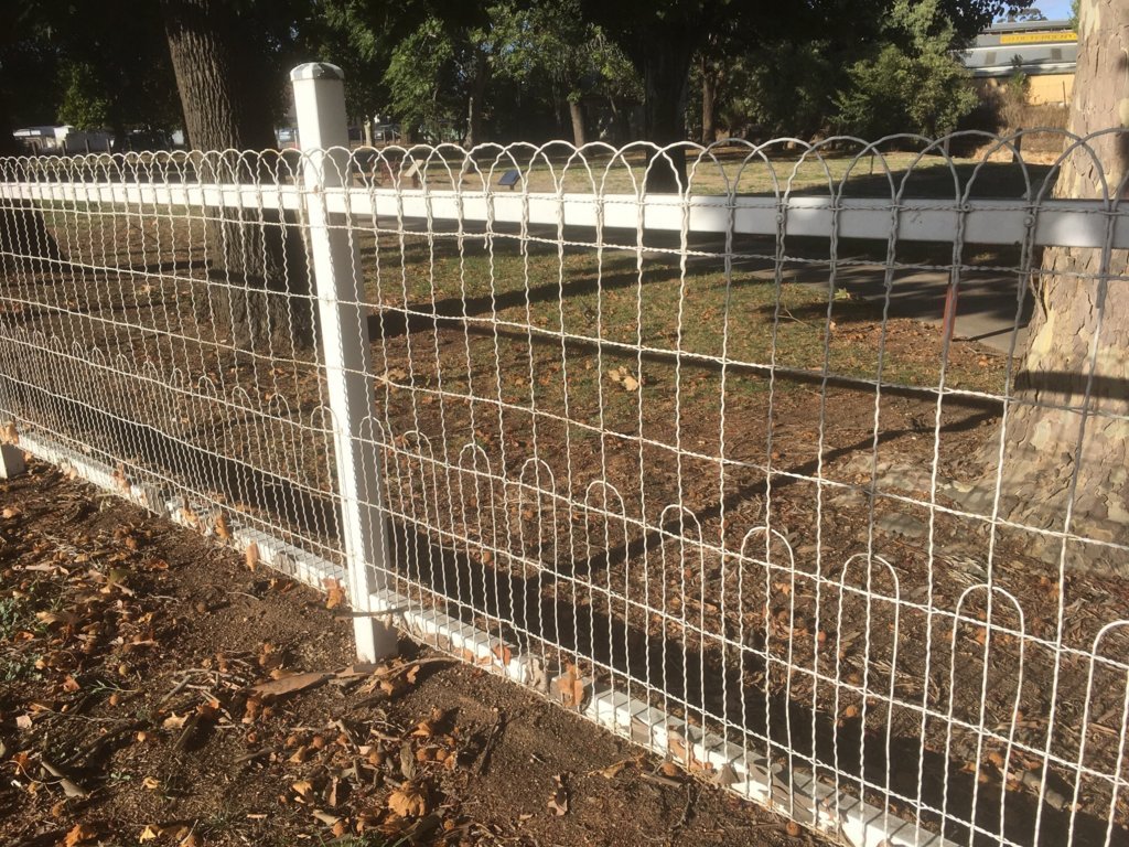 Ornamental Double Loop Fencing 25' x 3' tall Scallop Top