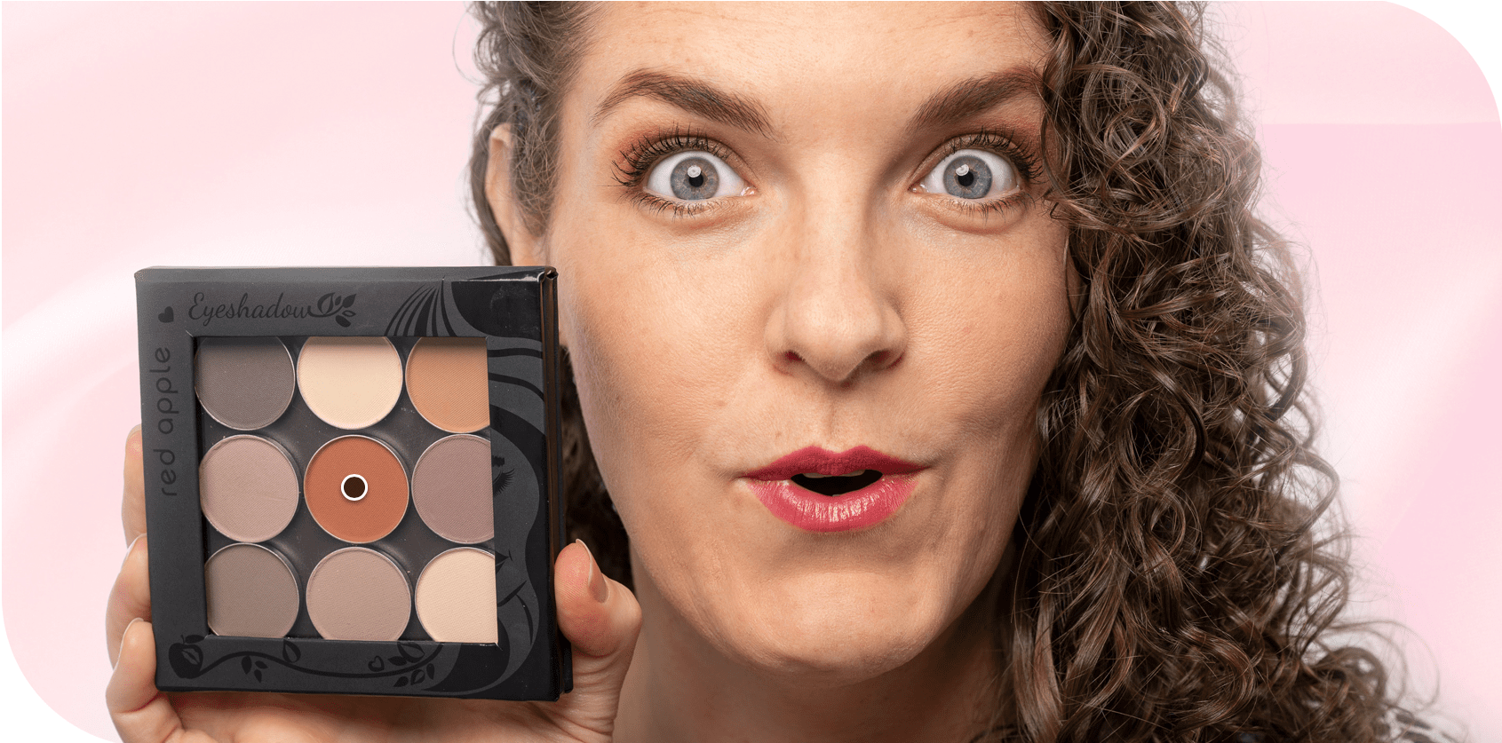 RED APPLE LIPSTICK, She's Spicy Eyeshadow