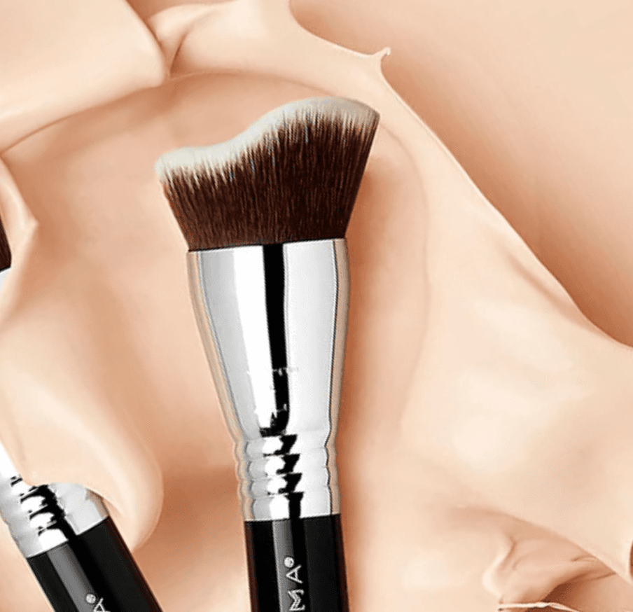 Sigma Beauty Curved Kabuki Brush (F83)