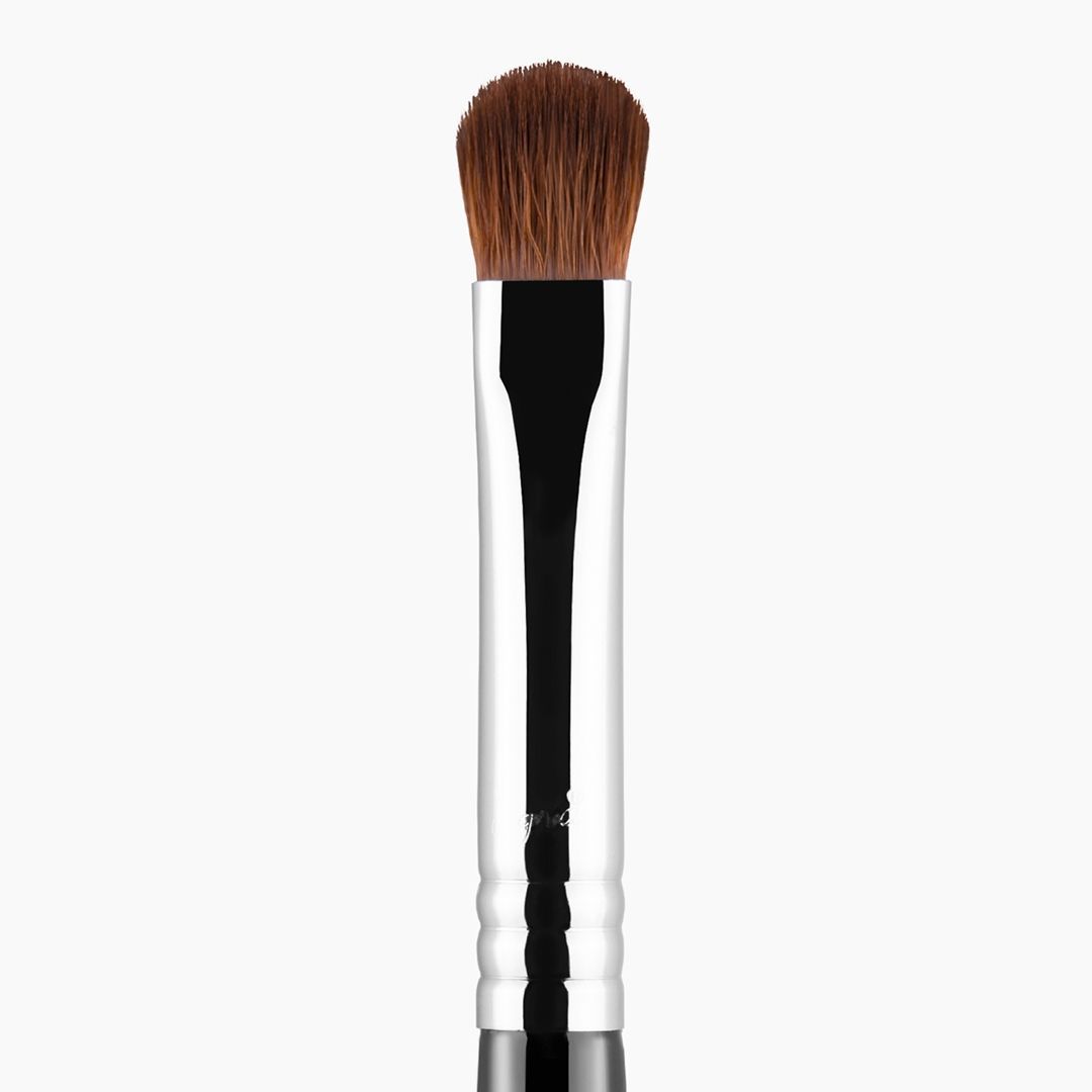 Sigma Beauty Medium Sweeper Makeup Brush (E54)