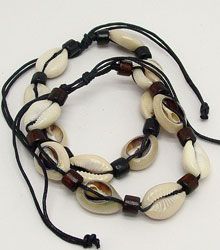 Bracelet Natural Kari Shells with wooden Bead