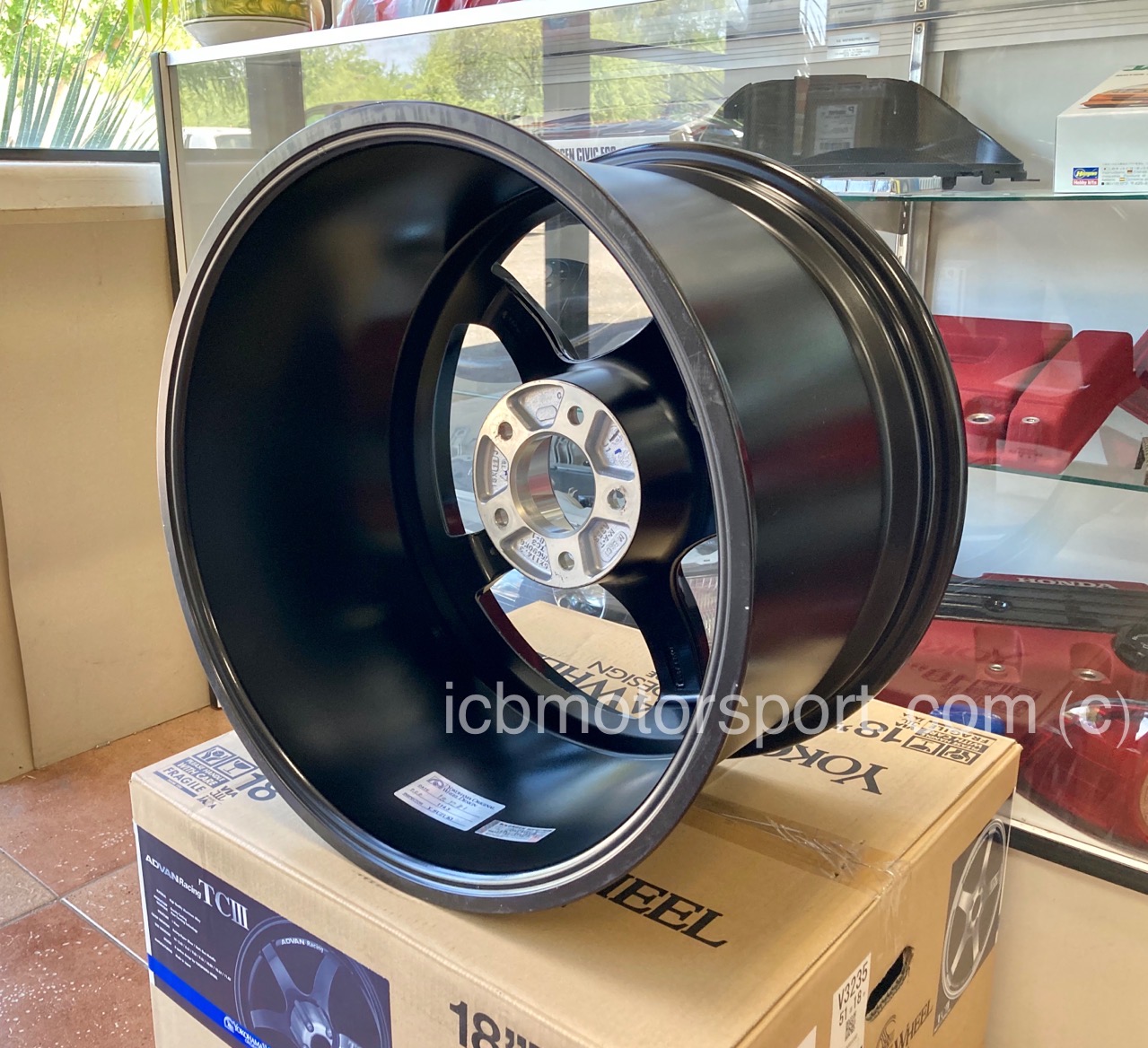 ADVAN TCIII 18X11 5X1143 +15 Offset Racing Gloss Black