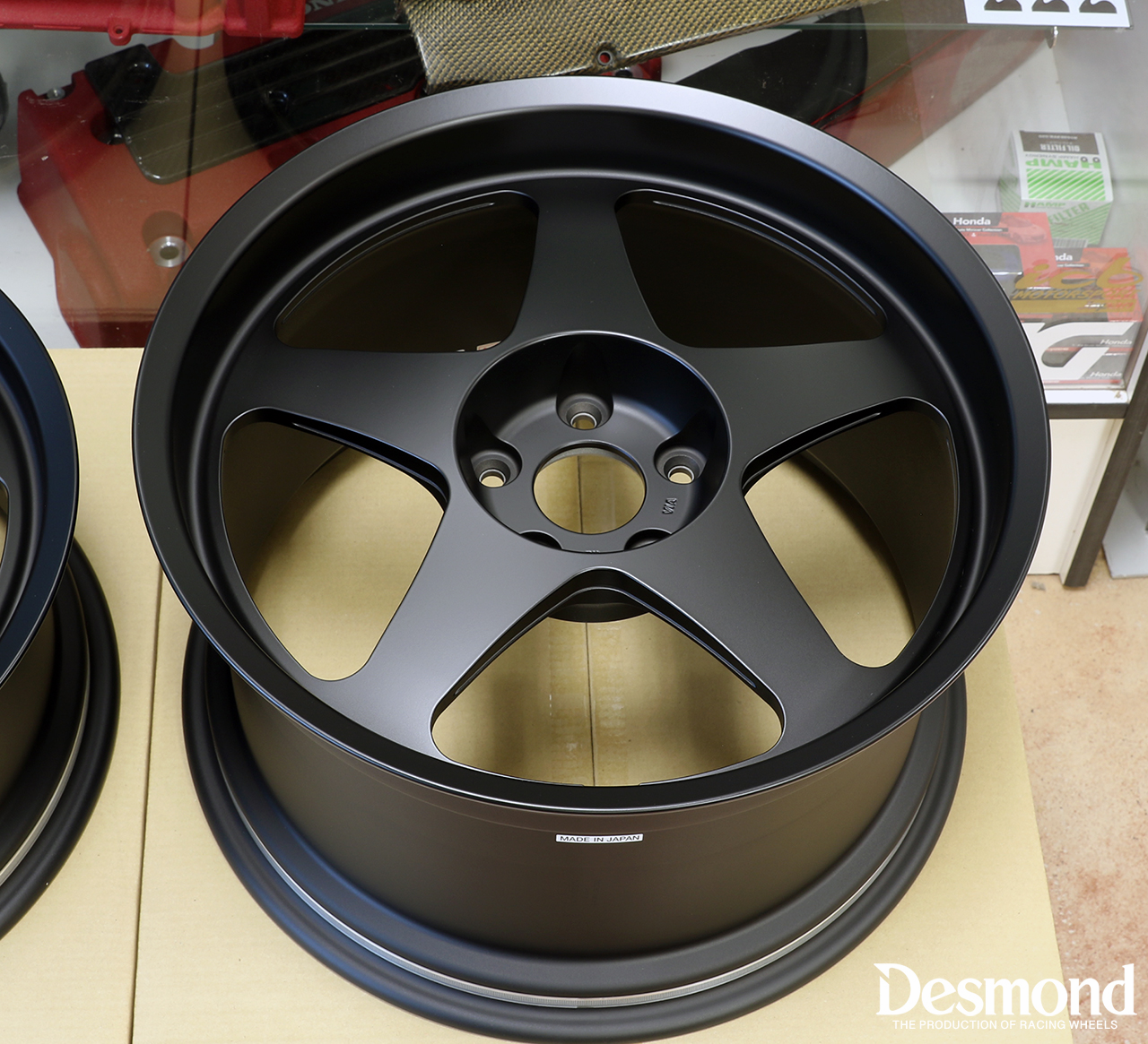 Desmond Regamaster EVO II Tarmac Model 18X10.5 5X114.3 +42 Offset Gloss White Silver Satin Black BRIGHT II 