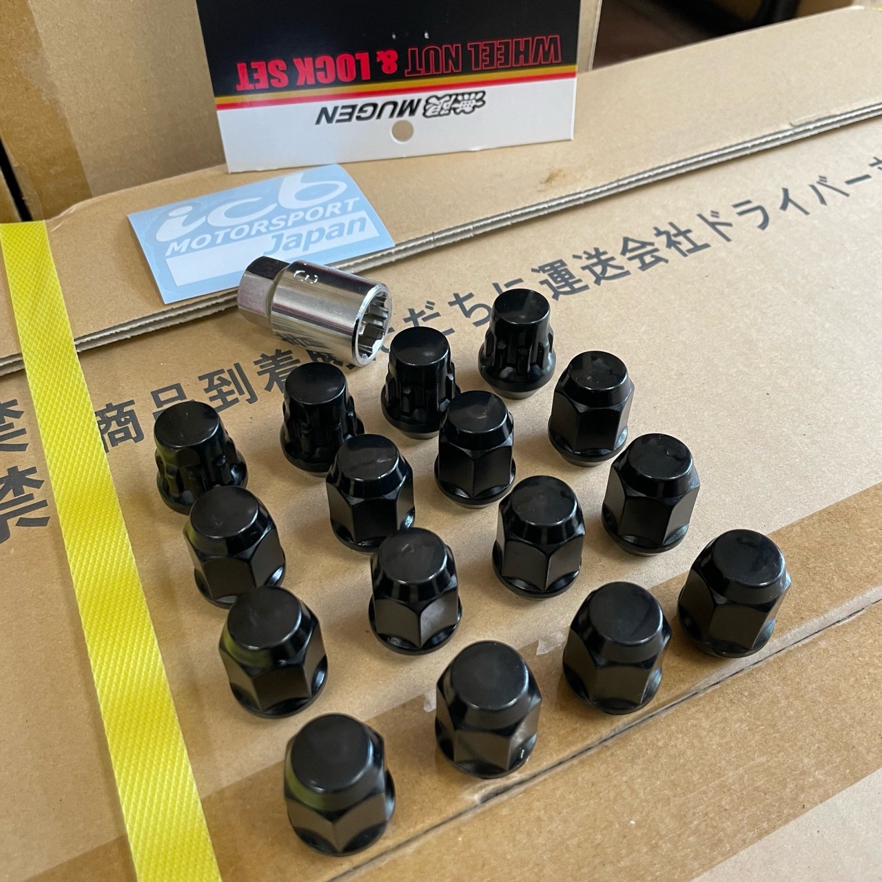 【FMGミッション】クルルージュ 【4点セット】 Mugen Wheel Nut & Lock Set 4 LUG or 5 LUG 12x1.50mm (Polished or