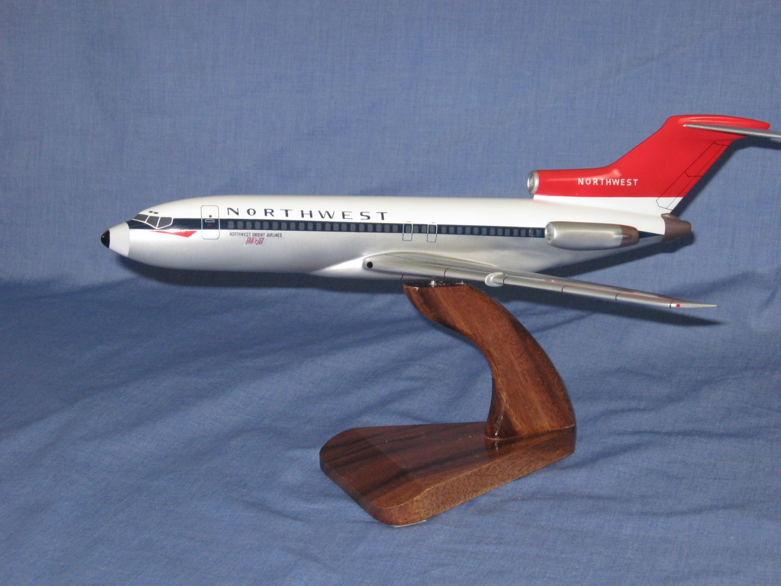 Northwest (oc) B727-100