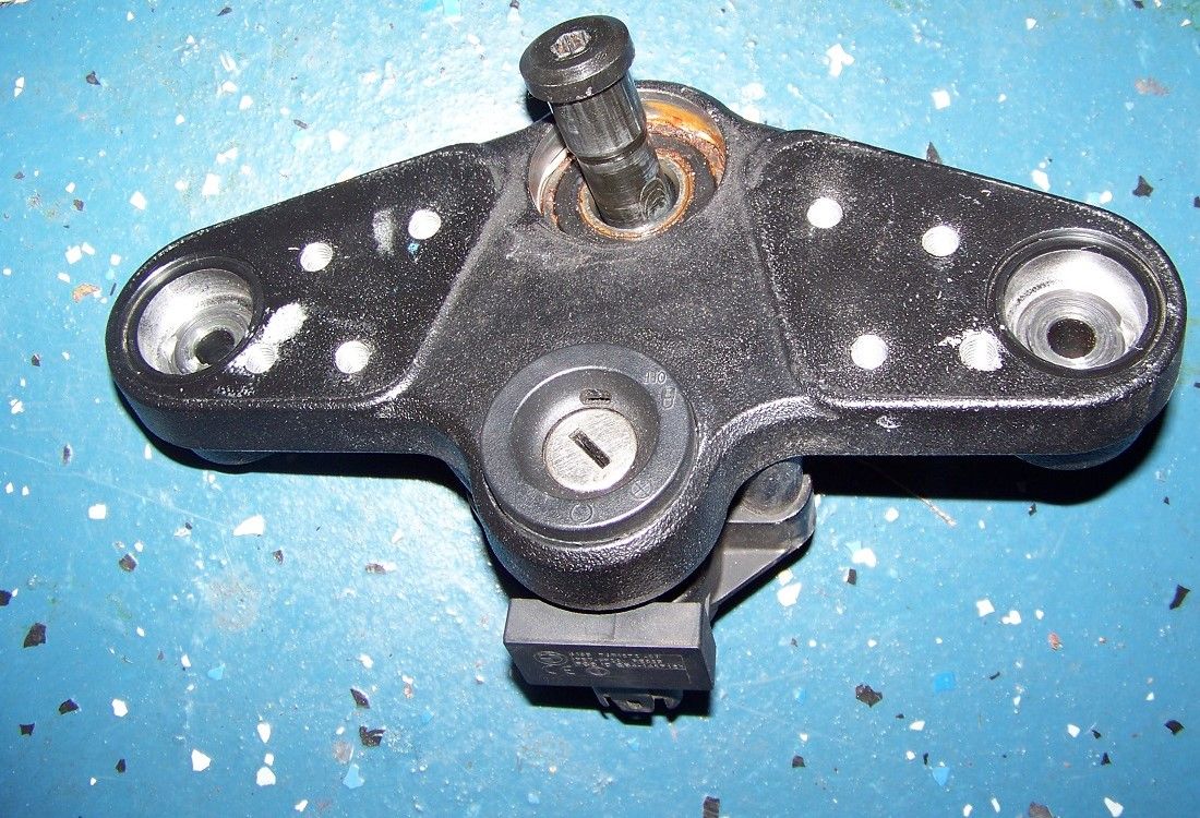 R1200RT Upper Fork Bridge W/Ignition Switch, (No Key), & Ring Antenna