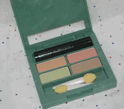 Clinique Colour Surge EyeShadow Soft Shimmer Quad in Summer Beige, Apricot Spice, Keylime Pie and Beige Shimmer with High Impact Mascara Mini in Black
