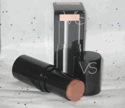 Victoria's Secret Luminous Cheek and Face Highlighter in Striking - NIB