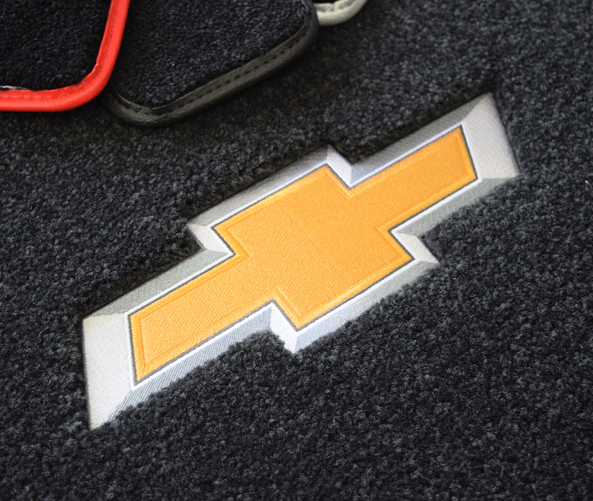 Custom Fit Black Carpet Floor Mats For 2007-2013 Chevy Avalanche – Set Of 3 With Red Embroidered Logo By LLoyd Mats