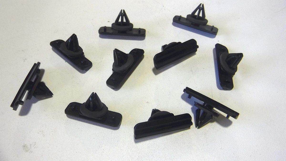 20062010 JEEP COMMANDER Ft Fender Flare Moulding Clips 5189181AA