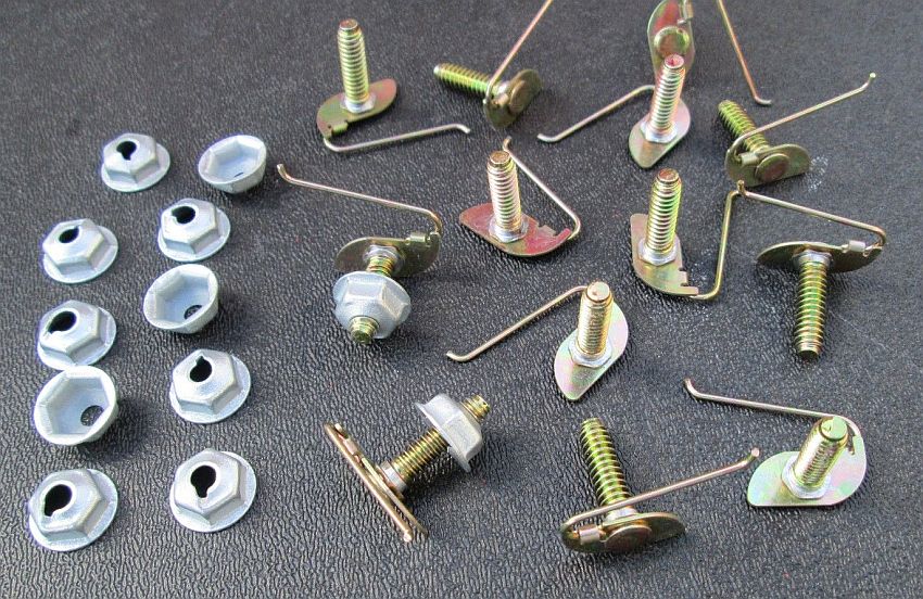 Dodge Challenger Plymouth Cuda moulding clips Mopar