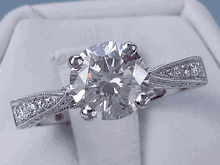 2.05 CTW ROUND CUT DIAMOND ENGAGEMENT RING