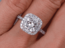 2.55 CTW CUSHION CUT DIAMOND ENGAGEMENT RING I VS2
