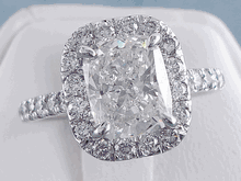 3.00 CTW CUSHION CUT DIAMOND ENGAGEMENT RING