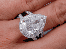3.95 CTW PEAR SHAPE DIAMOND ENGAGEMENT RING D SI2