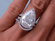 5.93 CTW PEAR SHAPE DIAMOND WEDDING RING SET (Includes a Matching Wedding Ring)