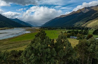 Eleven Cedar Lodge - gallery image 11