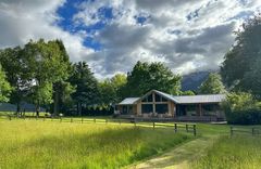 Eleven Cedar Lodge - gallery image 2