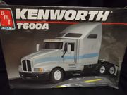 AMT 6976     --     Kenworth T600A     1:25