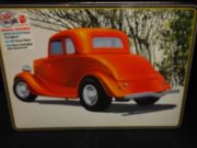 AMT 1384      --      1934 Ford Street Rod  5-Window Coupe    1:25