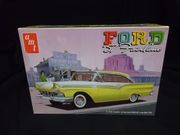 Amt 1533     57 ford Fairlane     1/25 scale 