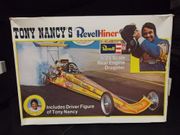 Revell 4151   Tony Nancy's revell-liner Rear engine dragster  1/25 