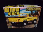 Revell 14546   Wide Sides 80 Ford Dually 6-Wheeler Pick up    1/25
