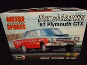 Revell 4916   Sox & Martin    67 Plymouth GTX    1/25