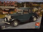 AMT 38280      --     1932 Ford Coupe   1:25