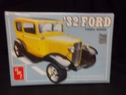 Amt 1414  32 Ford Tudor Sedan      1/25