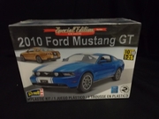 Revell 4272  2010 Ford Mustang GT      1/25