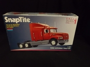 Monogram 1216 Snap tite Ford Aeromax tractor 1/32