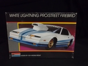 Monogram 2748 White Lightning Pro Street Firebird   1/24