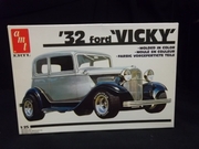 AMT 2905     --    'Iron Lady'  '32 Ford 'Vicky'   1:25