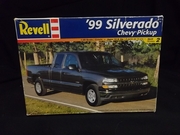 Revell 7646 99 Chevy Silverado Pickup   1/25 