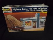 Revell 7803 Highway Scenes 69 Ford Talladega  1/24