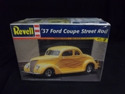 Revell 2598 37 Ford Coupe Street Rod  1/24