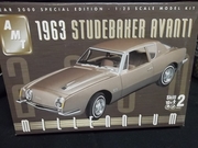 AMT 30268     --     1963 Studebaker Avanti   /   Millennium Edition   1:25