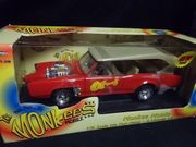 AmMuscle 33150      --       The Monkee Mobile     1:18
