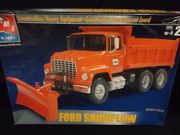 AMT 31820       --       Ford Snowplow   1:25