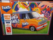 AMT 1471       --       'Fanta'  1977 Ford Fantasy Van    1:25