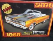 AMT 1137     --    1969 Plymouth GTX Convertible Cabriolet    1:25