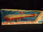 Ertl 8009     --     Great Dane Extendable Heavy Duty Flatbed Trailer   1:25