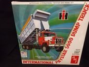 AMT 1381        --     International Paystar 5000 Dump Truck  1:25