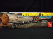 AMT 1254       --       'Gulf' Fruehauf Tanker Semi-Trailer  1:25