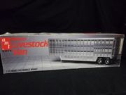 AMT 6684     --     Wilson Livestock Van  1:25