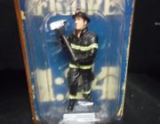 AmDiorama 77511       --      Fireman Holding Axe    1:24