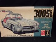 AMT 2065       --      Mercedes-Benz 300SL Gull-Wing Coupe   1:25