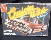 AMT 2261   --    1965 Pontiac 'Prix Lowrider  by Barris  1:25